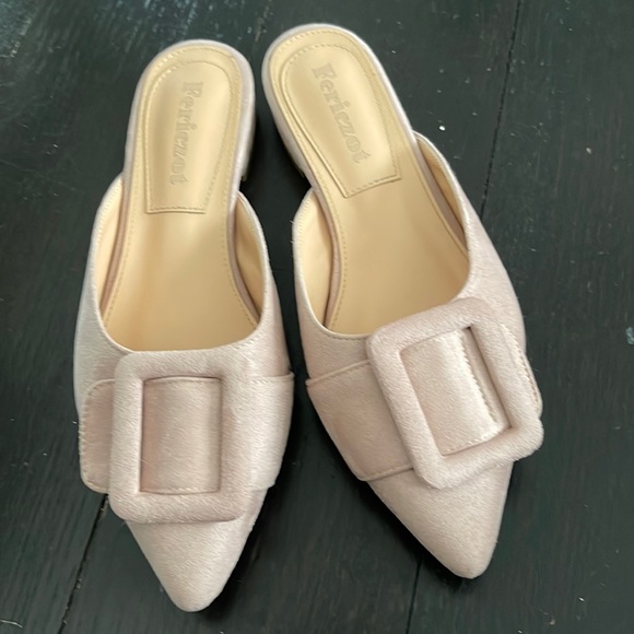 Flats - Picture 1 of 3